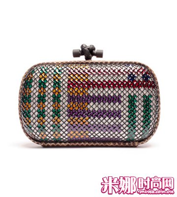 ��ɫ������μ��ɶԱر�