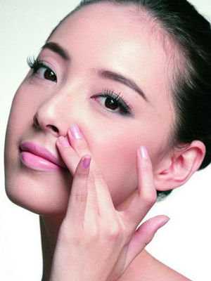 �ϵ�ױǰû�ϻ�ױˮ����ʪ��Һ