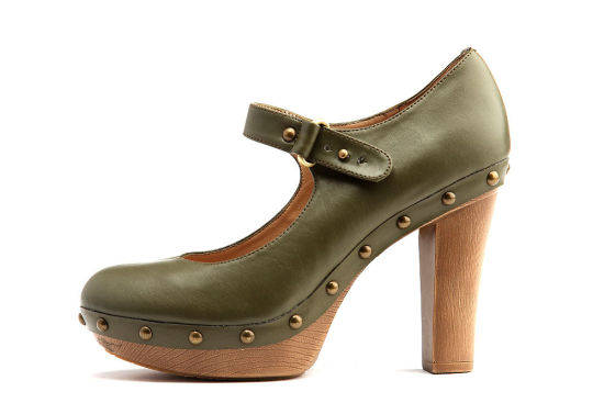 í���Ŀ�Ұ������ľ�Ƶ���Ȼ���ӣ���֯�����е�Ӣ�׸�����ζ