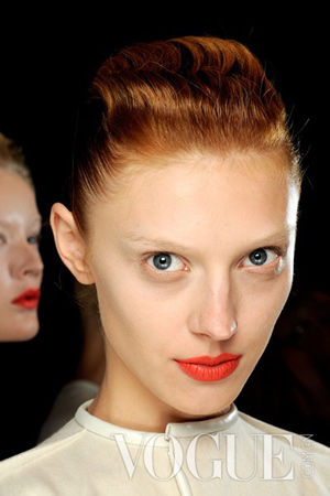 ������ɫ����