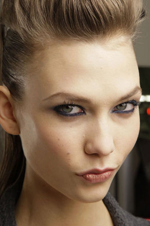 ������ɫ����