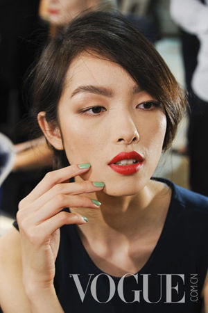 ���Թ���ɫ����